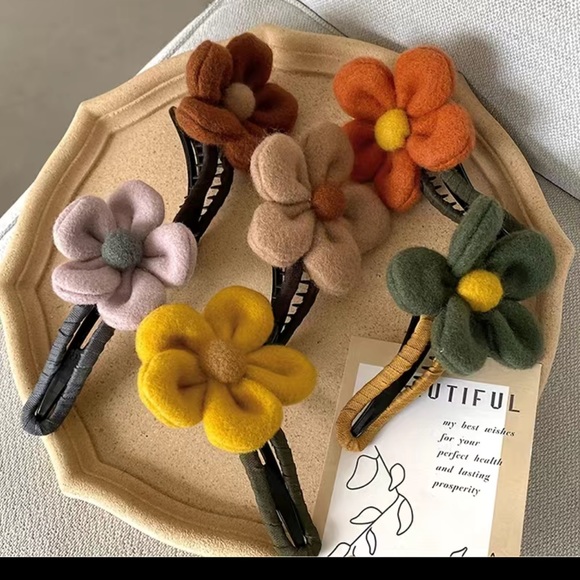 New Women’s plush Flower Hair Claw Clip Pin Floral Hair Accessories in 6 Color - Picture 2 of 16